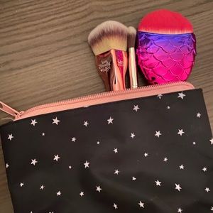 3 makeup brushes and pouch